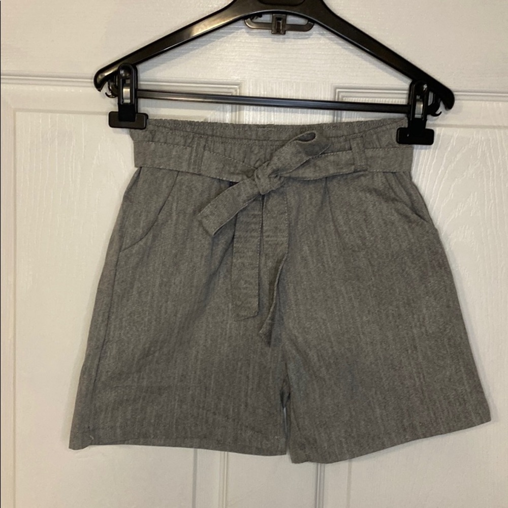 🌺 4 for $25 Cute Gray Korean Style